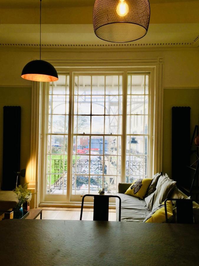 Grade 2 Listed Apartment In Heart Of هاستَنغ المظهر الخارجي الصورة